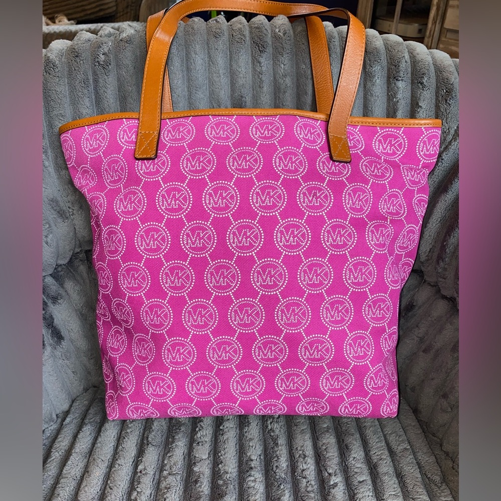 Michael Kors pink shoulder bag - Picture 2 of 11